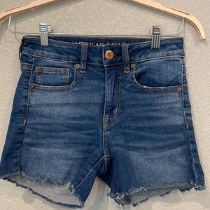 AMERICAN EAGLE OUTFITTERS HIGHWAIST  DENIM SHORTS size 2